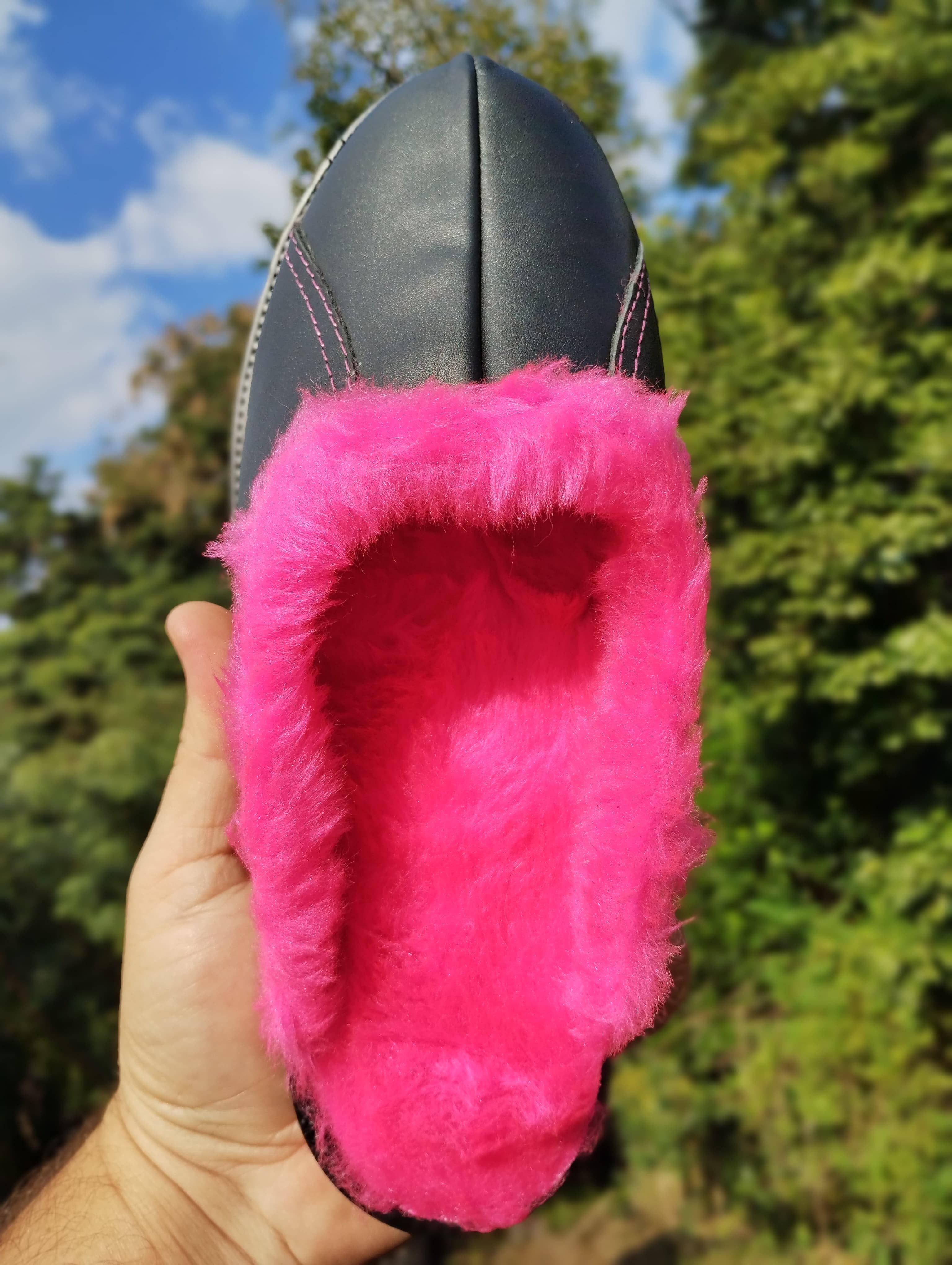 Chinelo de Pelo com Cabedal em Couro